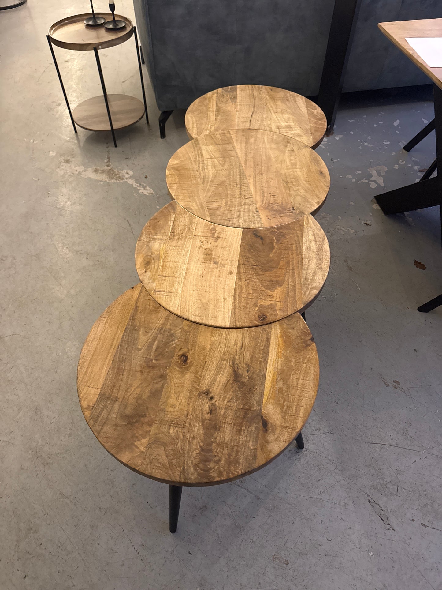 Salontafel Set van 4 – Mangohout – Rond Bijzettafels – Industrieel