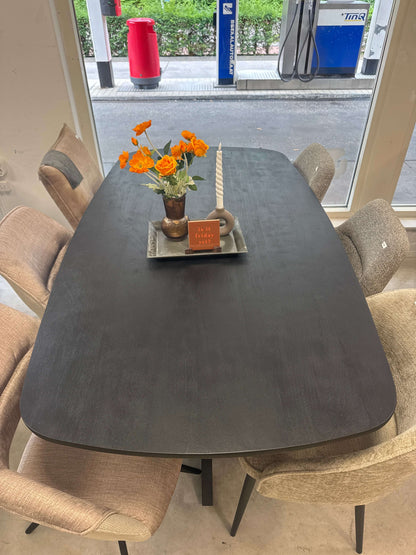 Deens ovale eettafel Bente Mangohout - zwart
