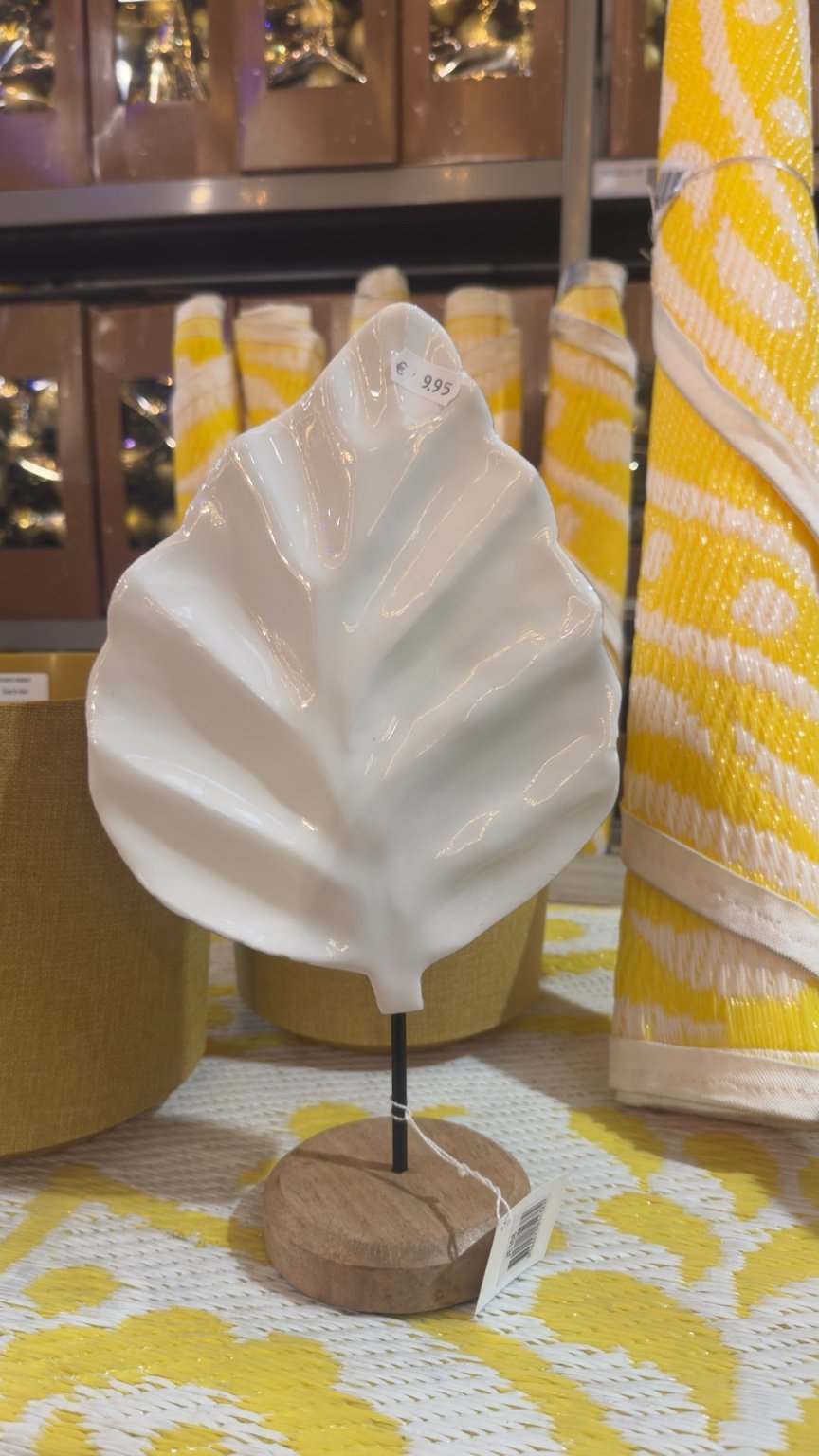 Staande decoratie veer wit - mangohout