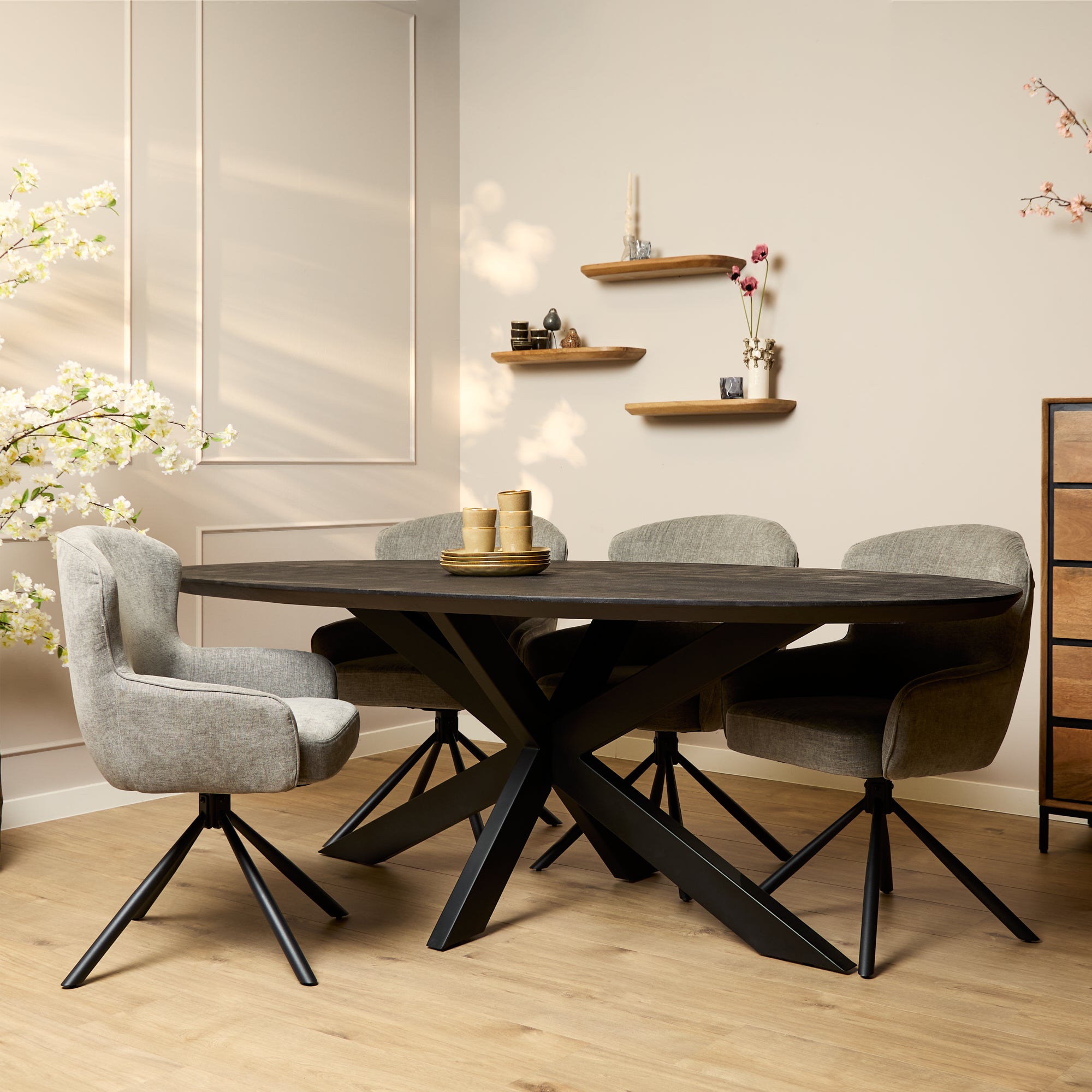 Eettafel Ovaal Brandy Zwart